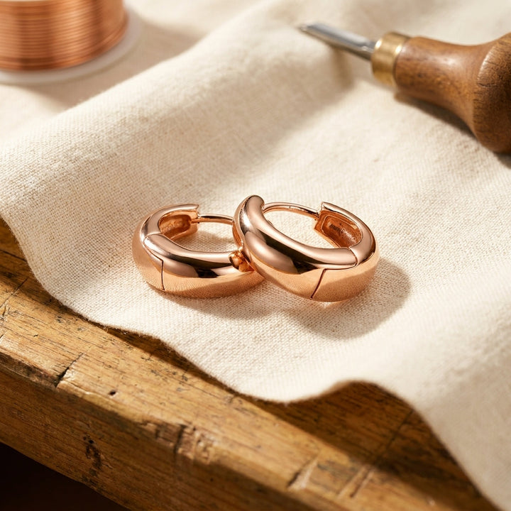 Linnet Copper Earrings in Ring Shape